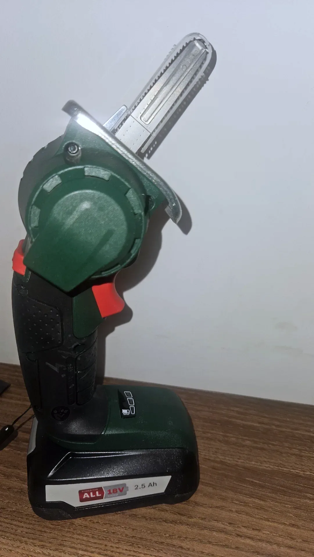 Mini drujbă electrică portabilă cu lanț Bosch — poza 3